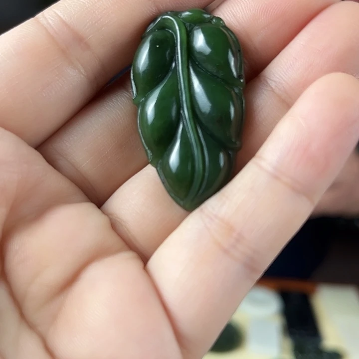 颈饰未镶嵌和田玉（碧玉）