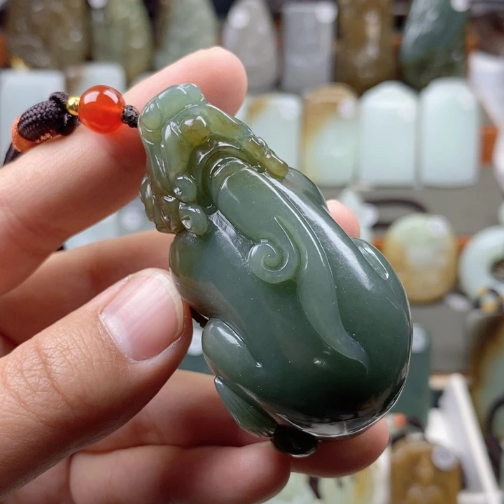 和田玉（糖玉）未镶嵌颈饰