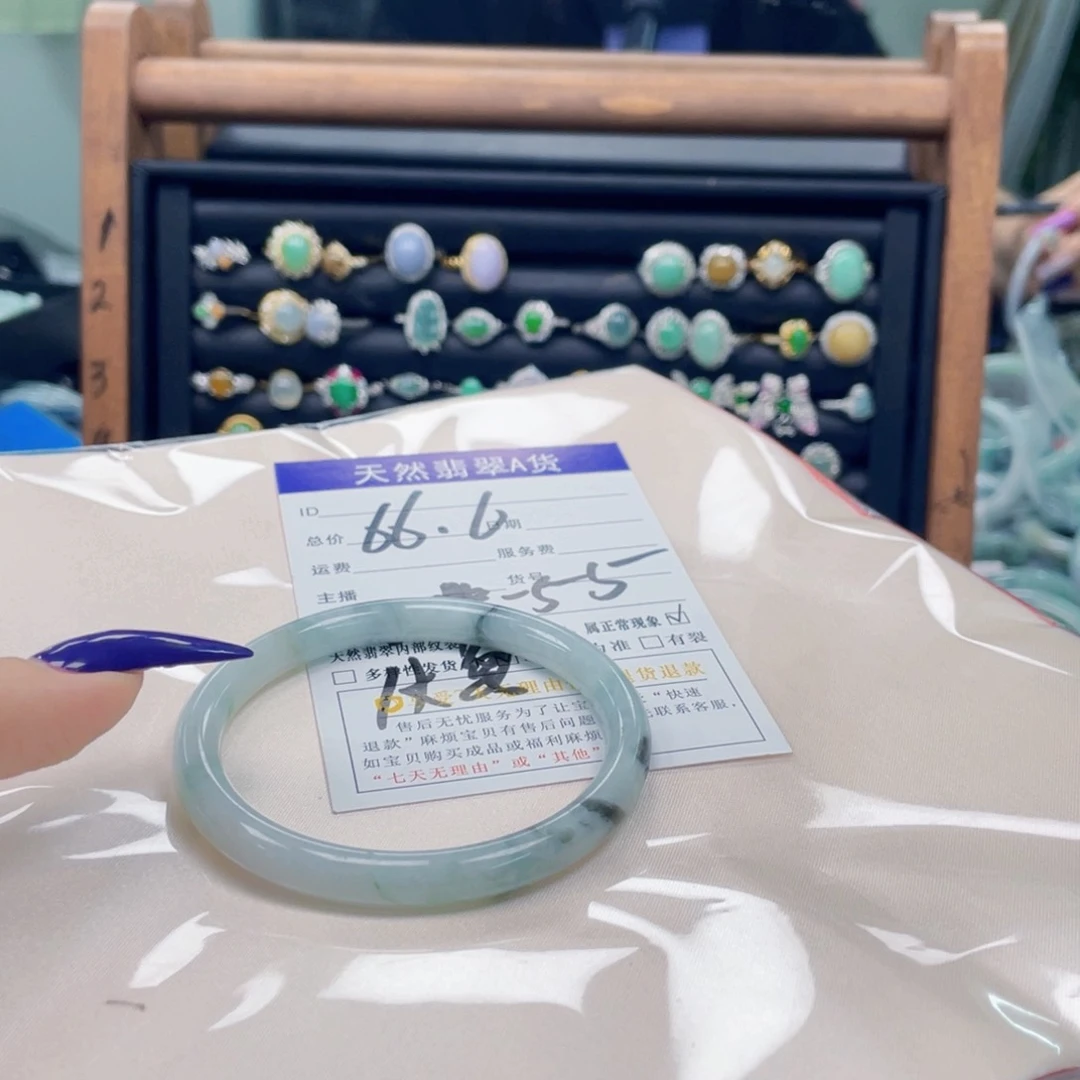 翡翠手镯未镶嵌天然翡翠Ａ货