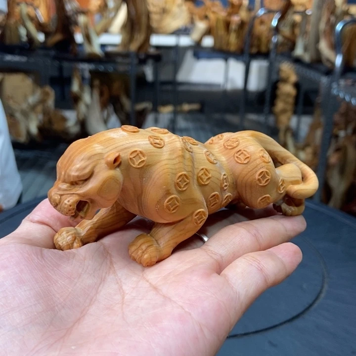 柏木（崖柏）手把件金钱豹
