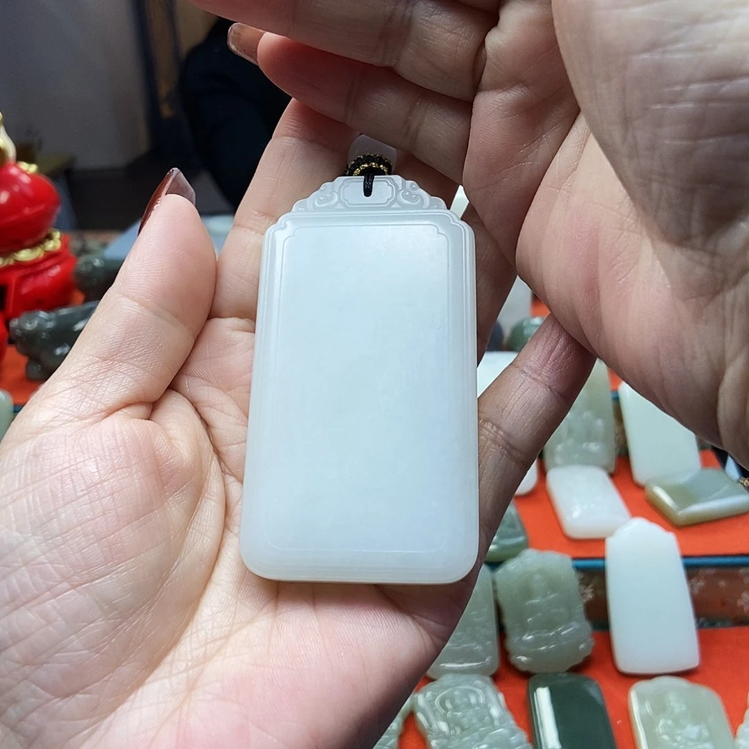 颈饰未镶嵌和田玉盛*