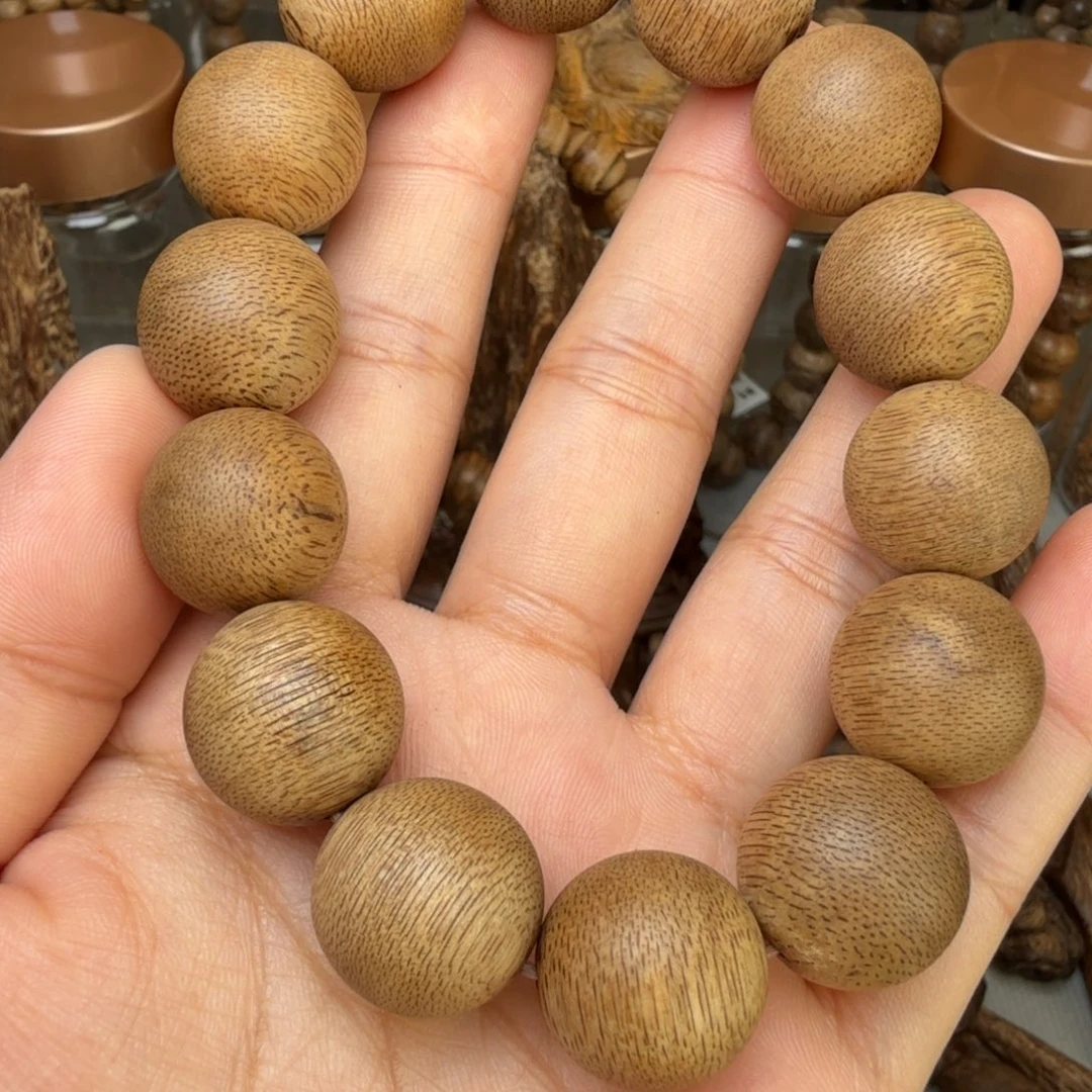 沉香碎屑沉香柬埔寨菩萨 1.7*26.4 克