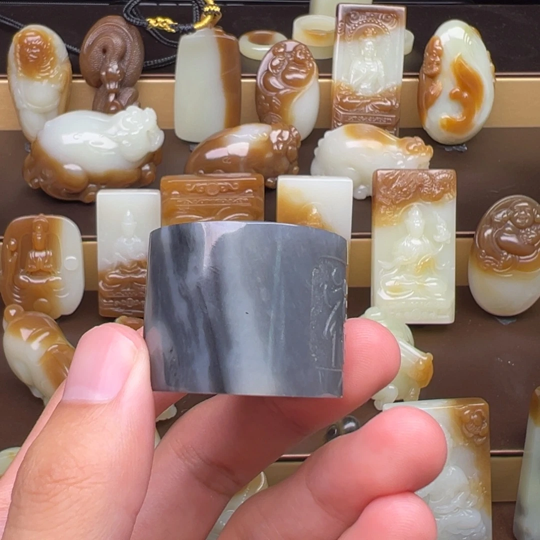 壕***哥颈饰未镶嵌和田玉（糖玉）