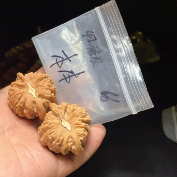 文玩核桃把件晴**本红宝石