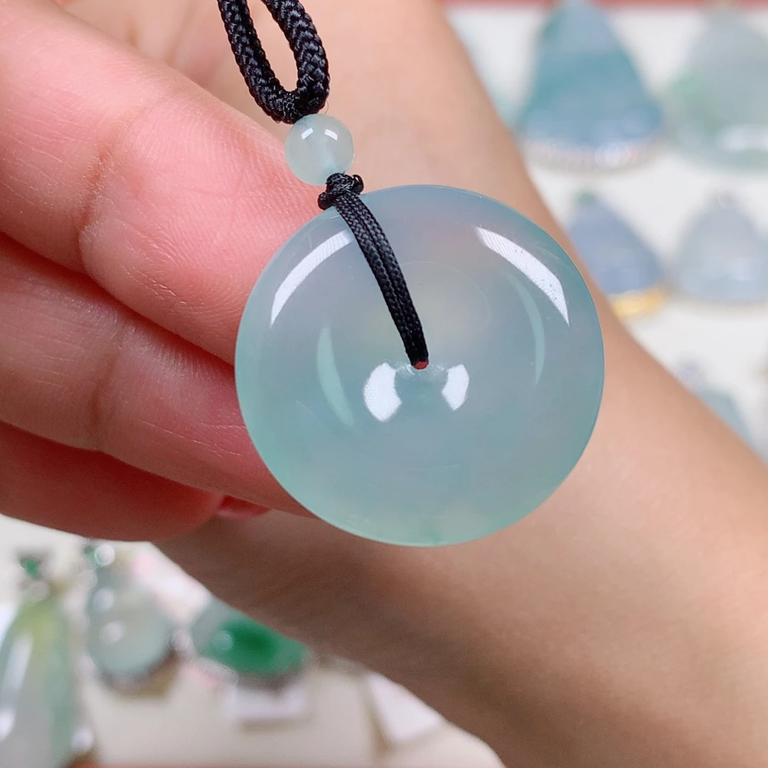 翡翠未镶嵌颈饰平安扣