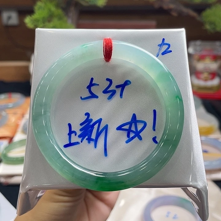 ****L翡翠未镶嵌手镯53+圆条