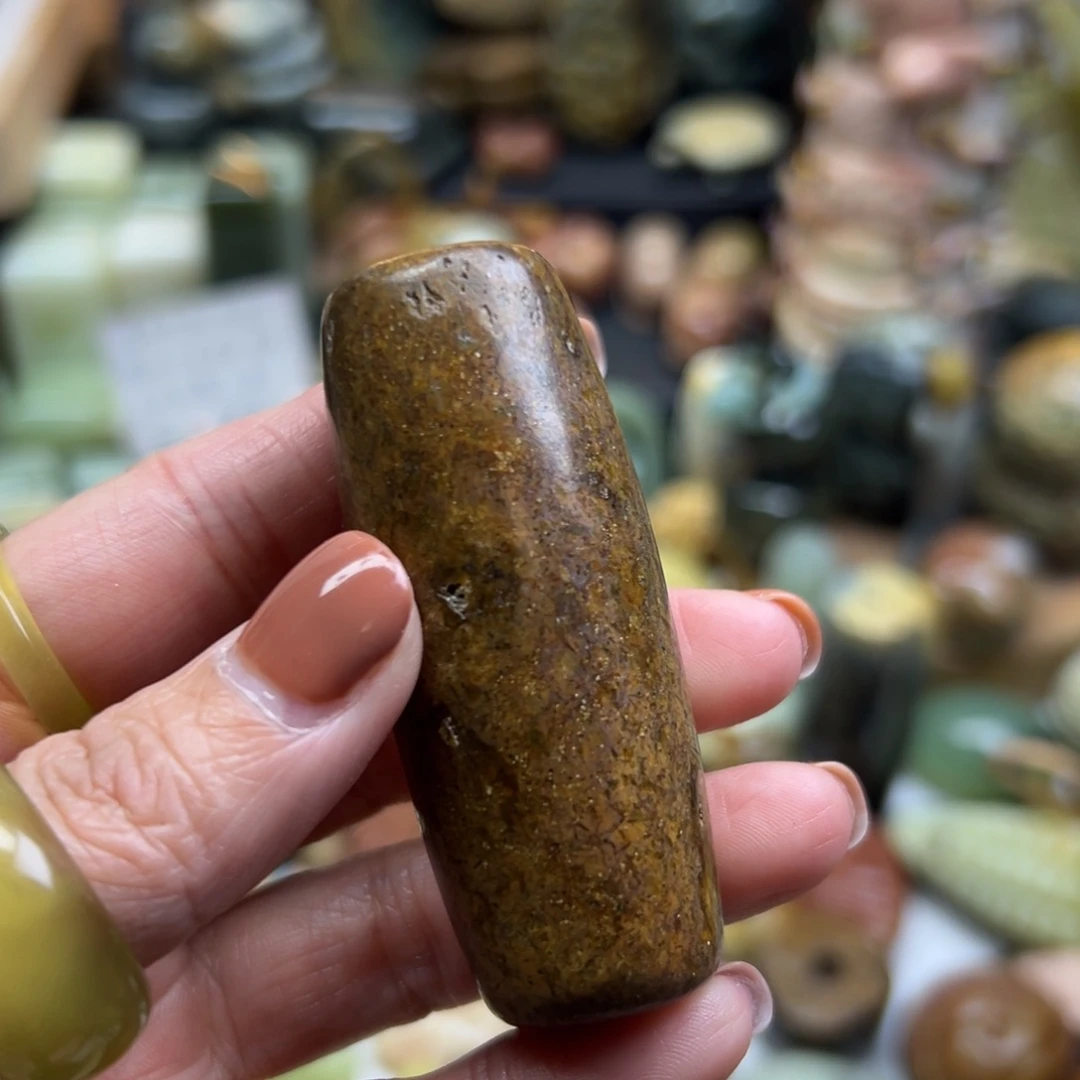 岫岩河磨玉（透闪石质玉）未镶嵌颈饰河磨玉勒子