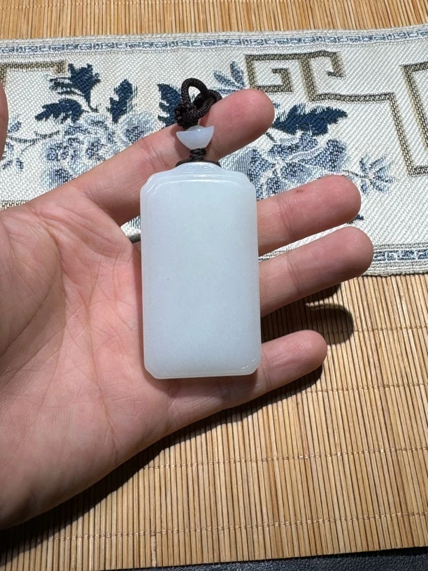 和田玉平安无事牌吊坠