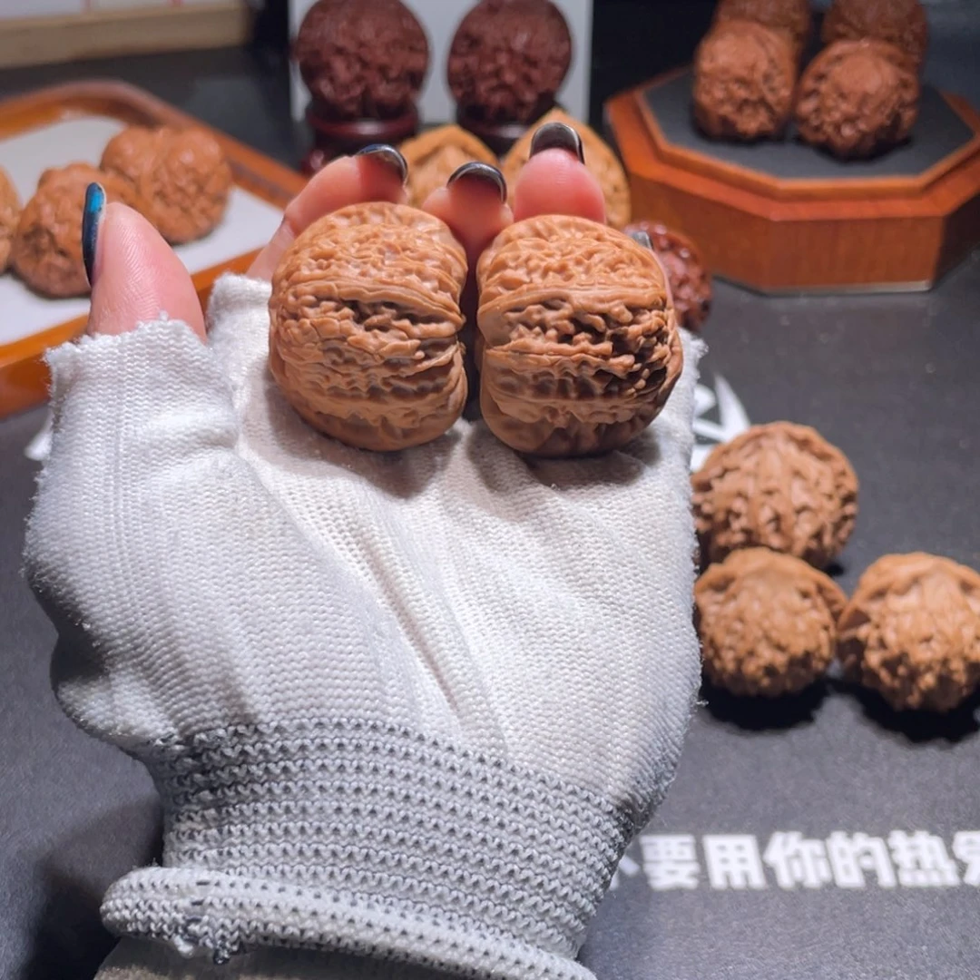 文玩核桃吊坠36.5白狮子3749