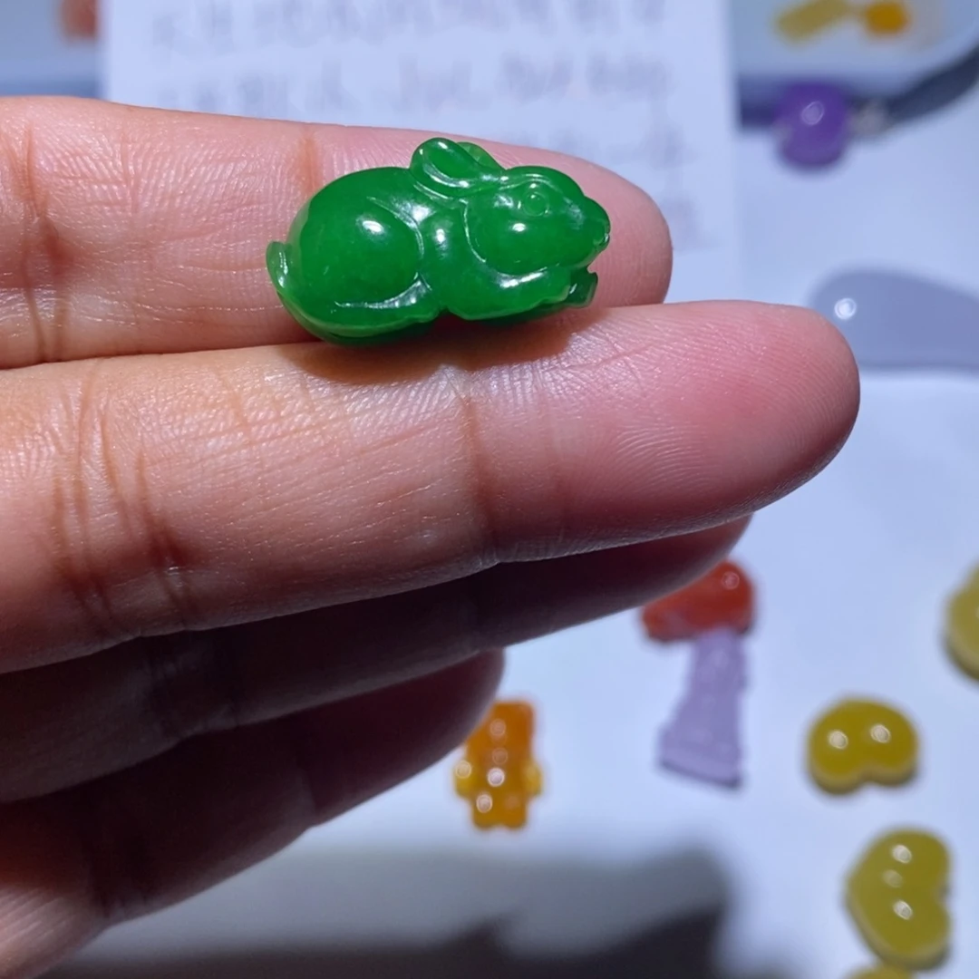 颈饰未镶嵌翡翠卖**的