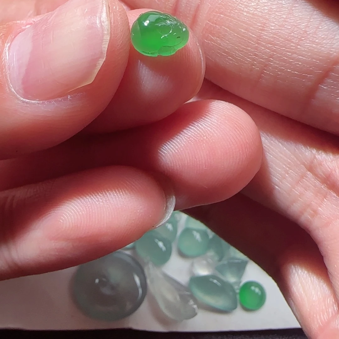 定制翡翠未镶嵌天然翡翠貔貅