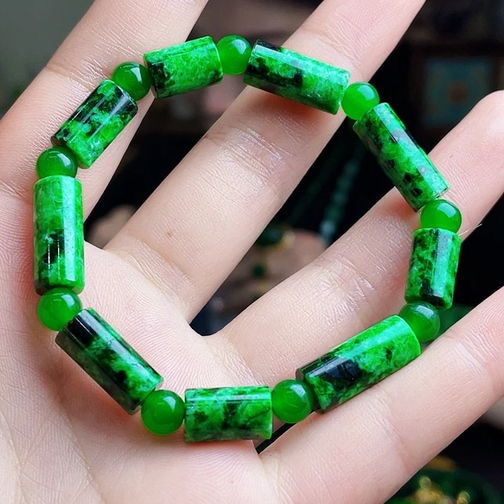 翡翠未镶嵌颈饰多样性