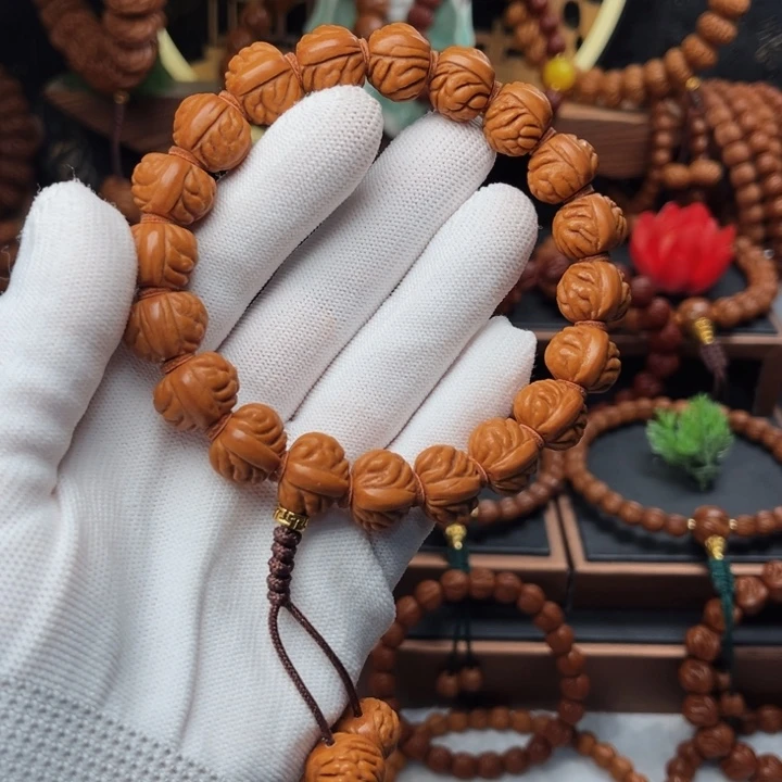 吊坠桃核15小金豆手持