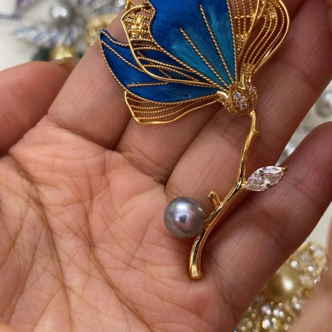 合金胸饰海水珍珠