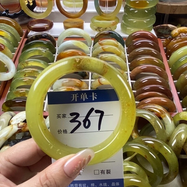 蛇纹石玉未镶嵌手镯62.5（瑕）无售后