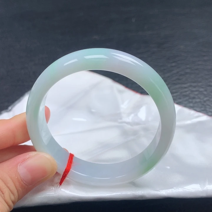翡翠手镯未镶嵌53圈