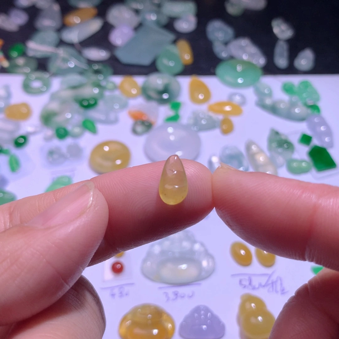 颈饰未镶嵌翡翠豆子