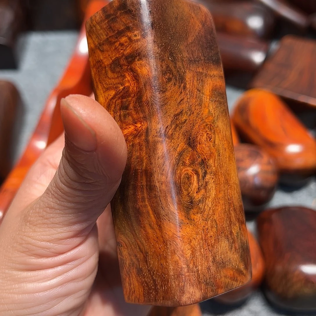 交趾黄檀（大红酸枝）莫*