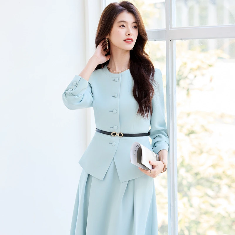 白色西装套装女2025年新款气质名媛女神范短款西服职业套裙两件套