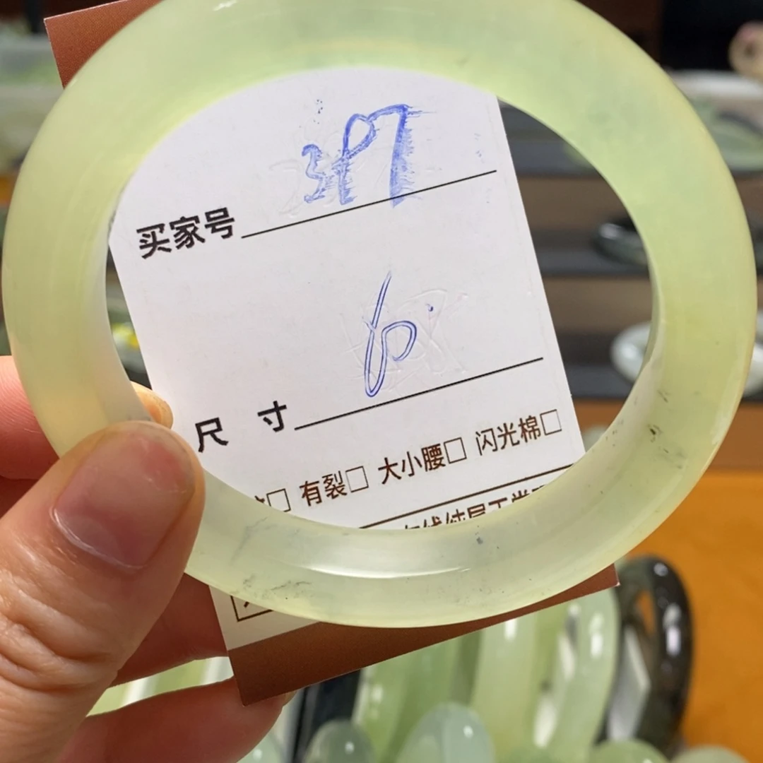 蛇纹石玉未镶嵌手镯（圆镯）