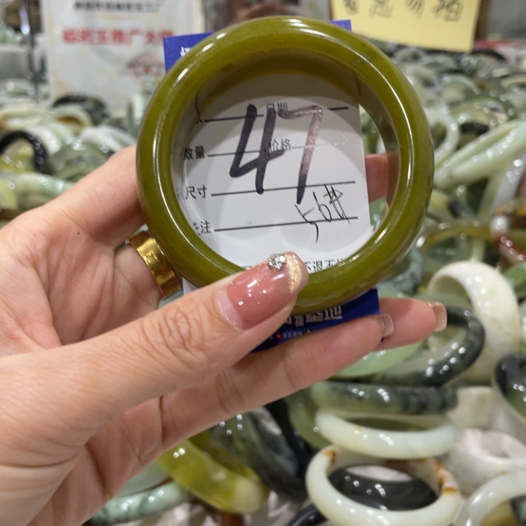 蛇纹石玉手镯未镶嵌