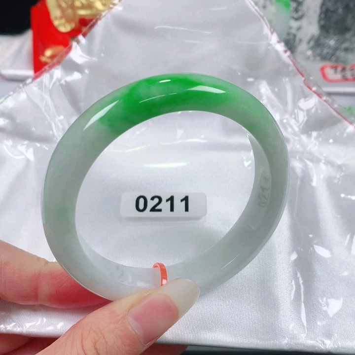 翡翠手镯未镶嵌   编号0211 正圈56