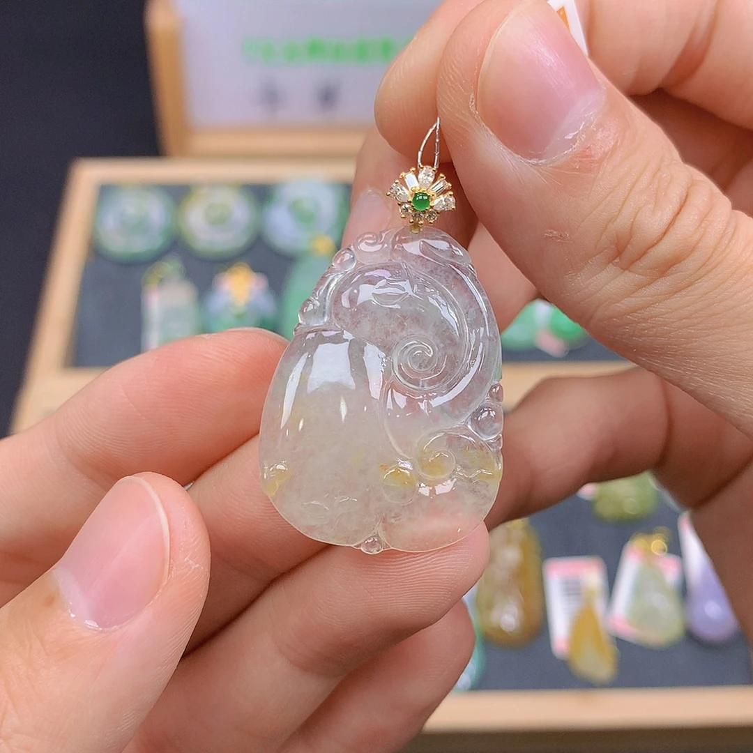 颈饰18K金镶嵌翡翠翡翠