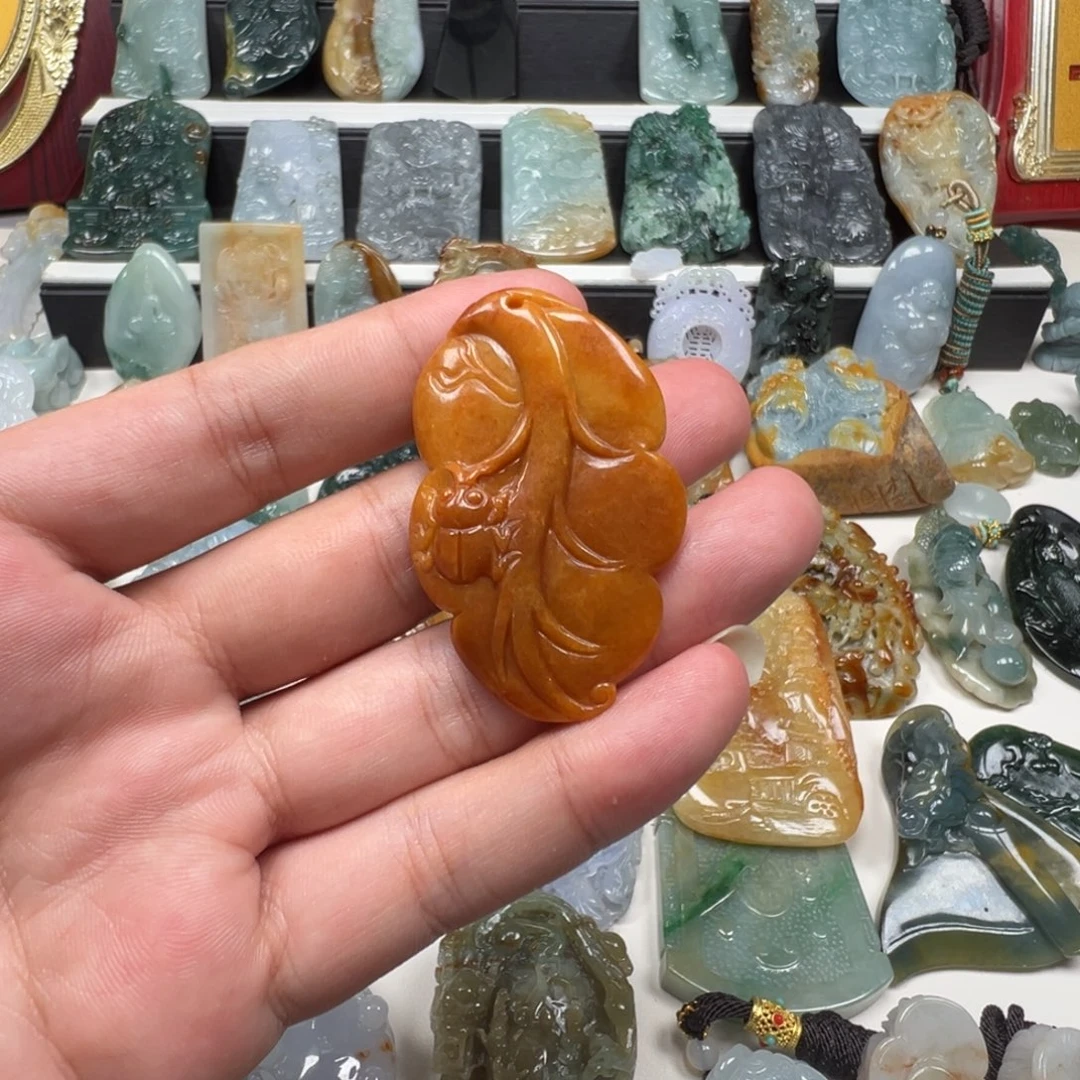 塞***造颈饰未镶嵌翡翠天然