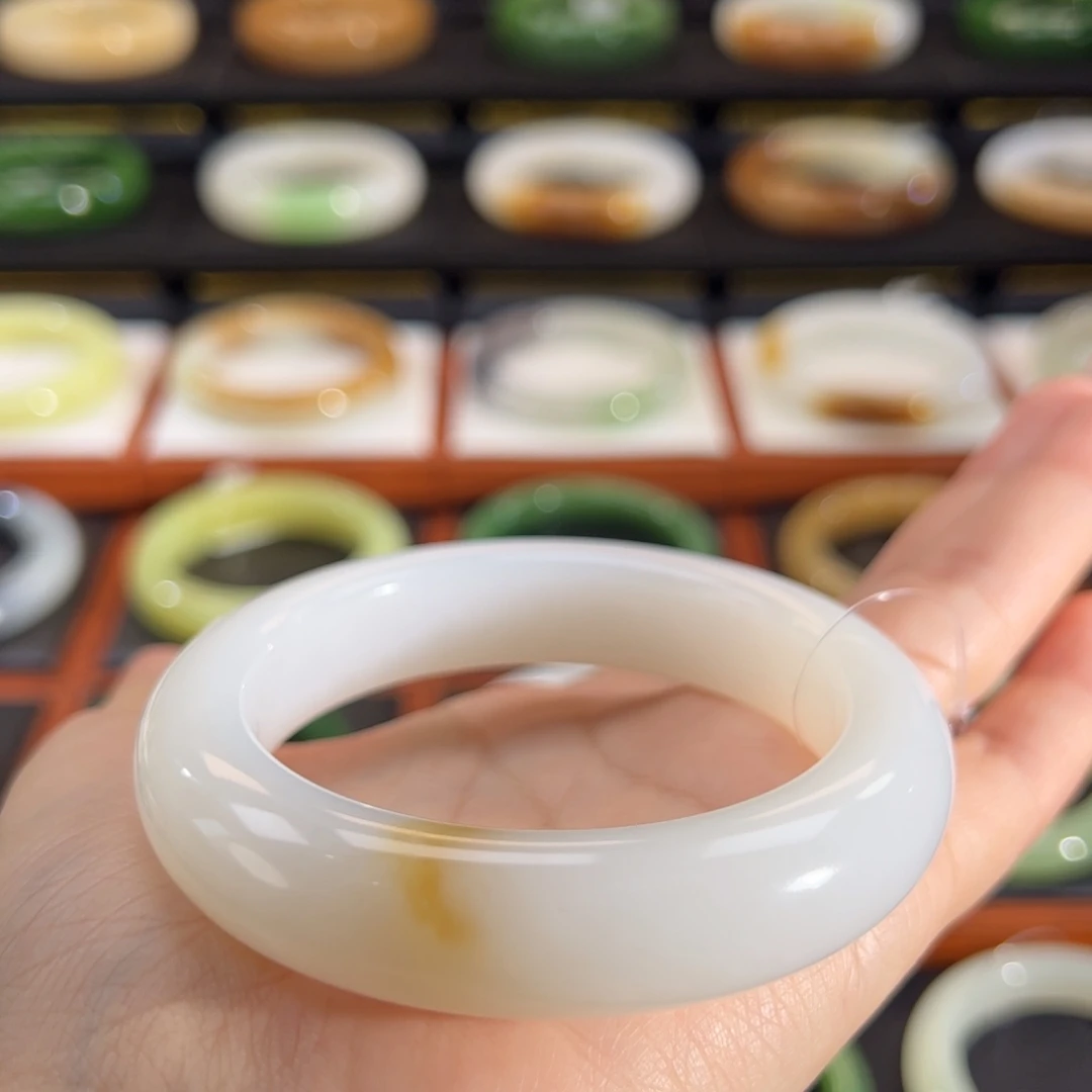 和田玉（白玉）未镶嵌手镯一抹糖白