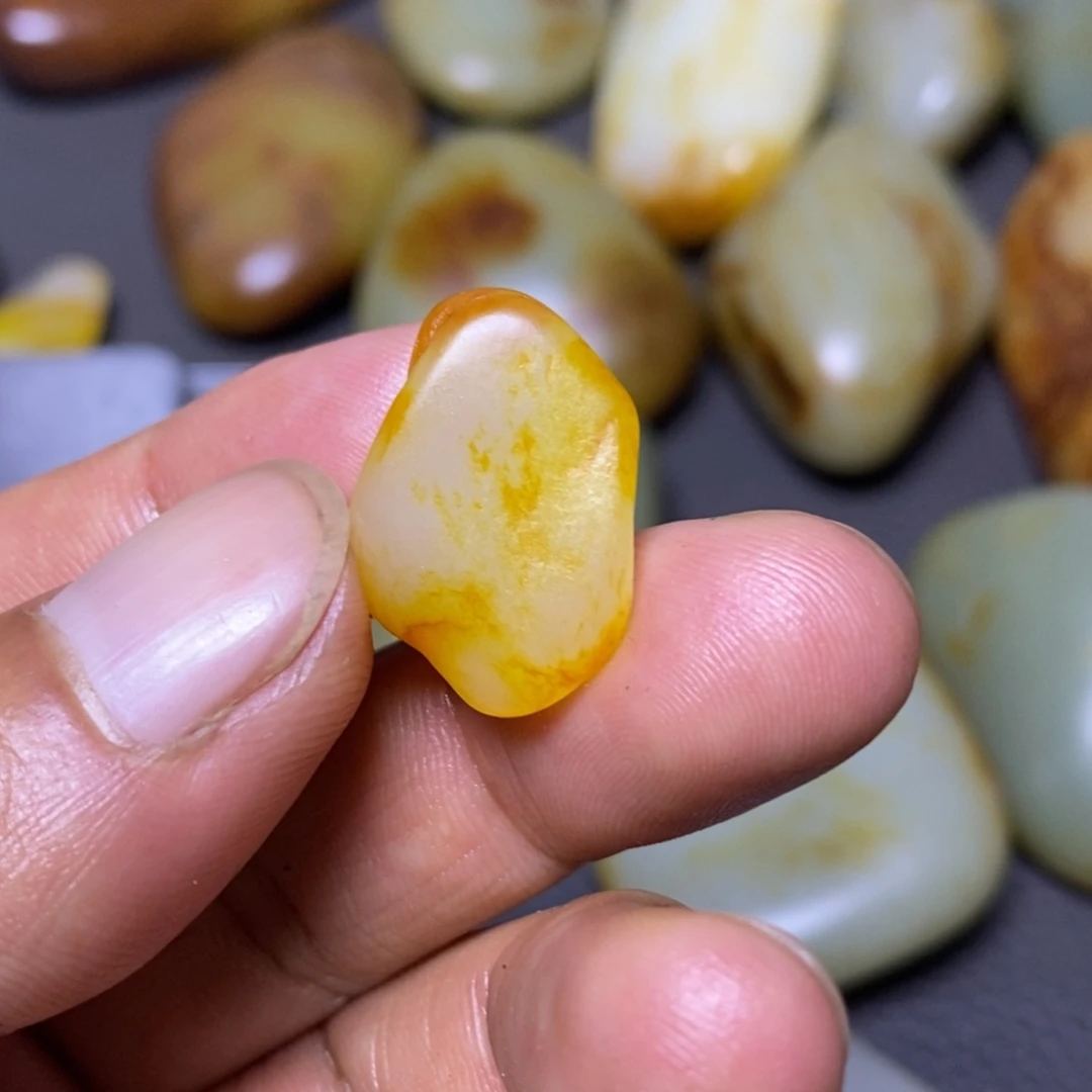 未镶嵌和田玉（糖玉）挂件