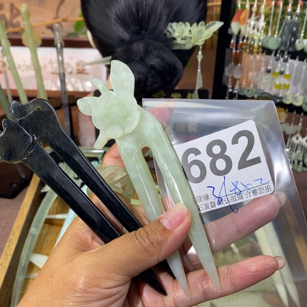 三***姐未镶嵌蛇纹石玉发饰