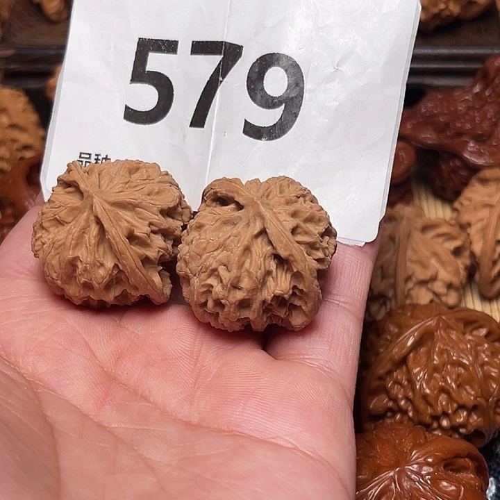 c***o桃核把件苹果园。 边31。 579