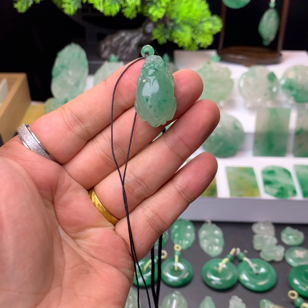 石英质玉（非洲翠）未镶嵌吊坠(赠链)W***E