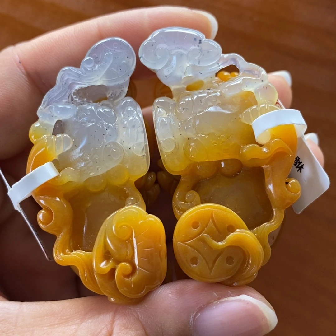 石英质玉（黄龙玉）未镶嵌颈饰