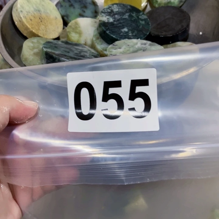 未镶嵌蛇纹石玉珠宝半成品