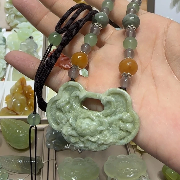 蛇纹石玉吊坠未镶嵌