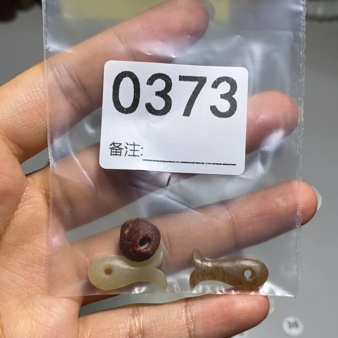颈饰未镶嵌透闪石质玉满*?