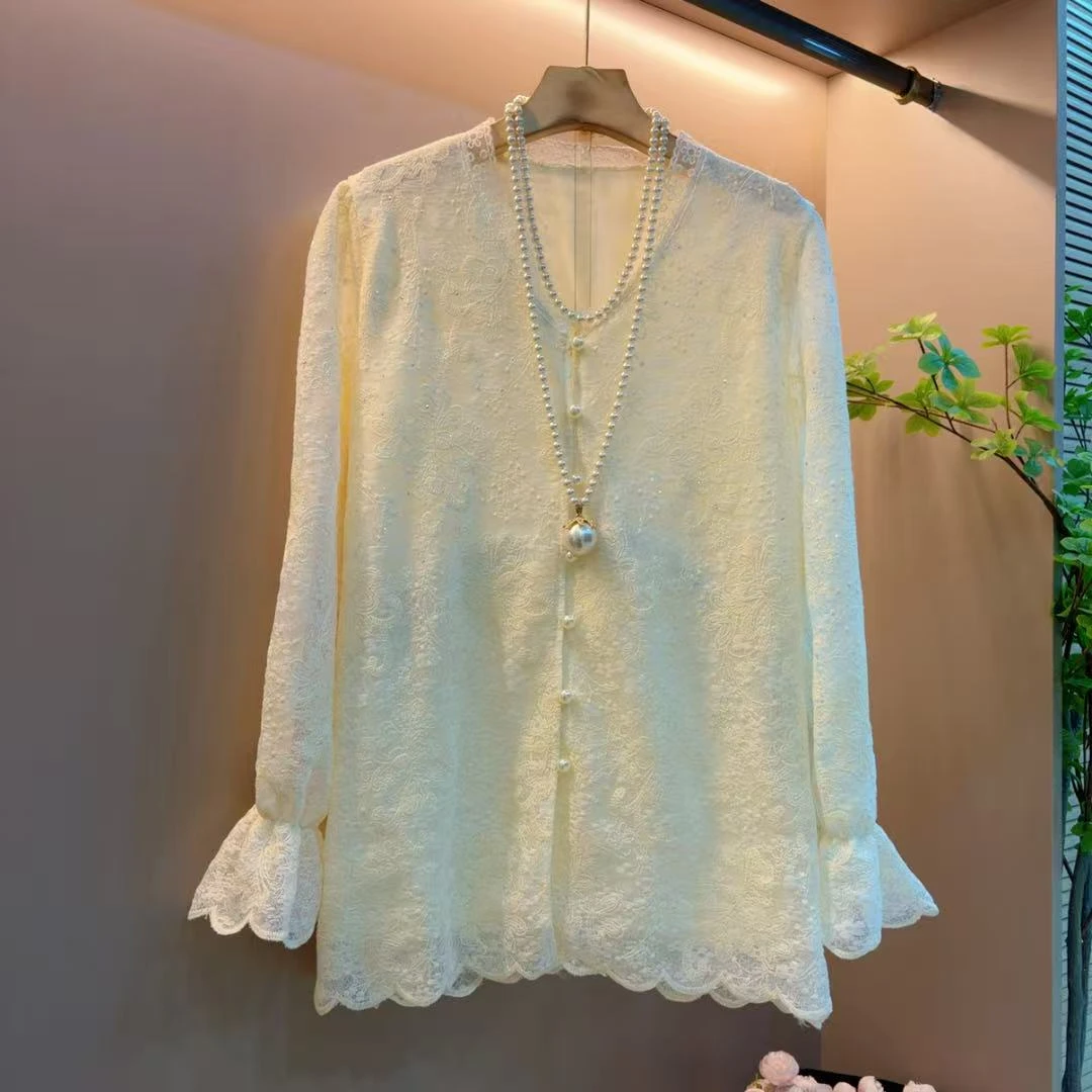 新款法式蕾丝拼接花边设计显瘦遮肉时尚气质上衣（衣长74左右)