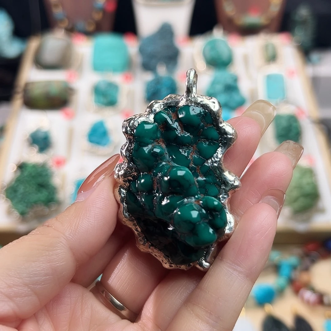 绿松石未镶嵌颈饰