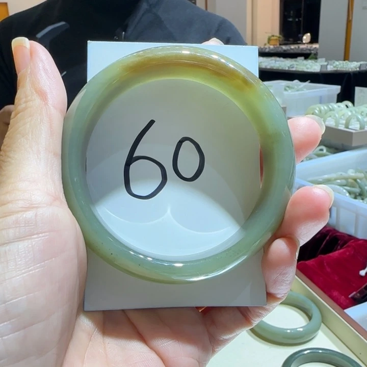和田玉未镶嵌手镯686
