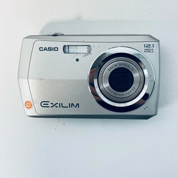 9新 Casio/卡西欧 z16特价1200w像素5倍光变带美颜出片冷白奶油