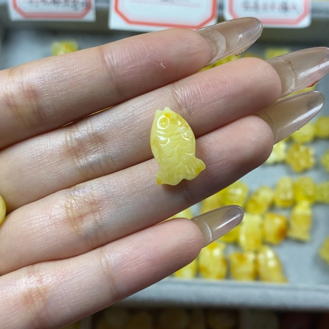 琥珀裸石未镶嵌Y****e小鱼