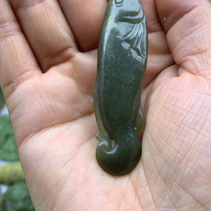 【闪购商品】透闪石质玉吊坠未镶嵌