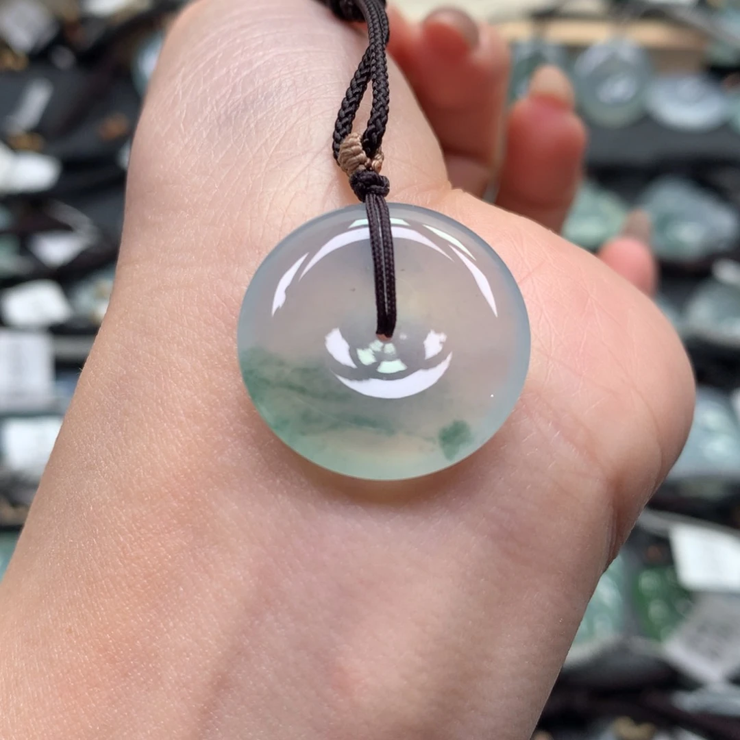 翡翠颈饰未镶嵌平安扣