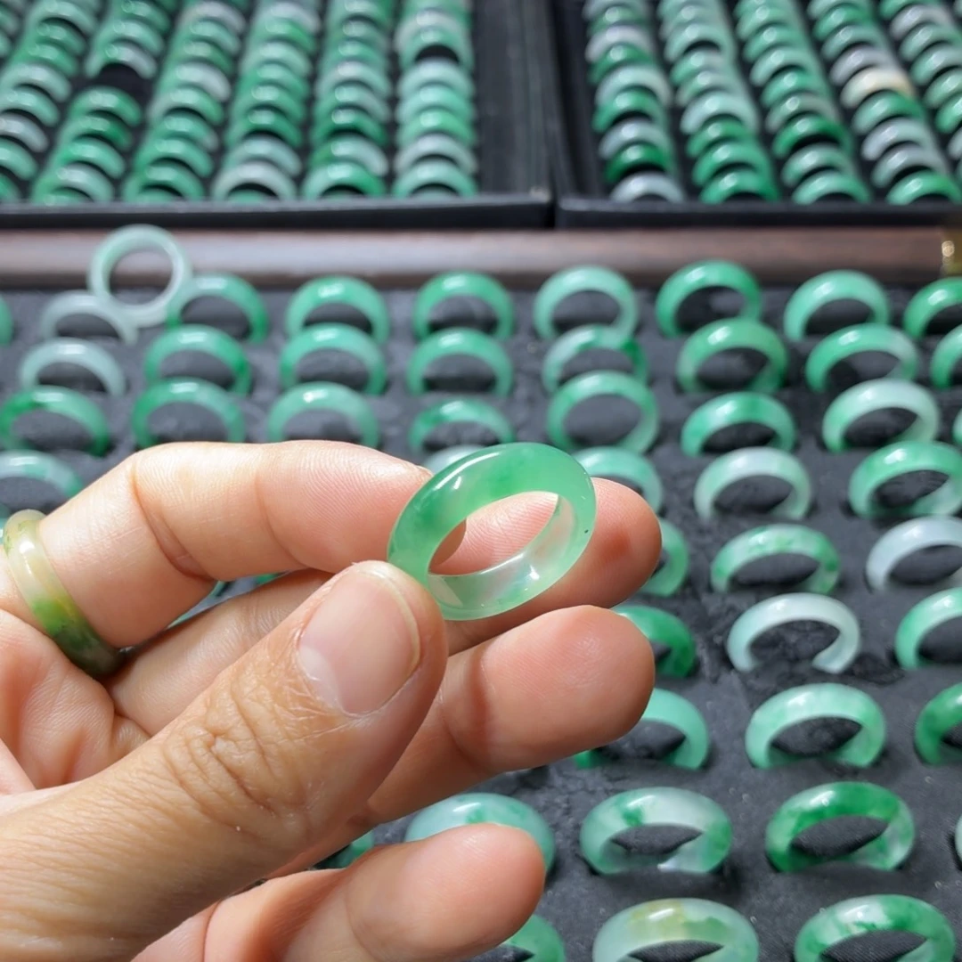 石英质玉未镶嵌15号戒指有瑕