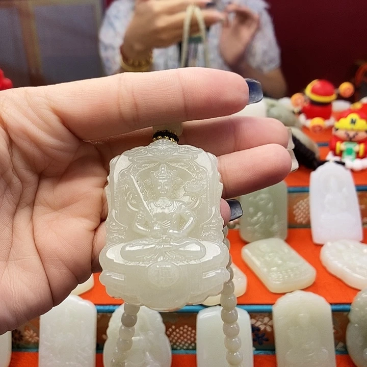 和田玉未镶嵌颈饰老*