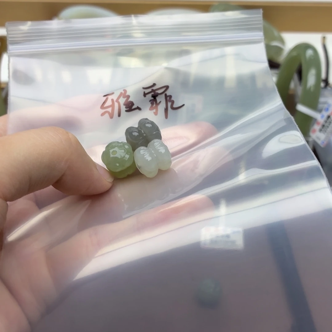 雅***⁵和田玉手镯未镶嵌