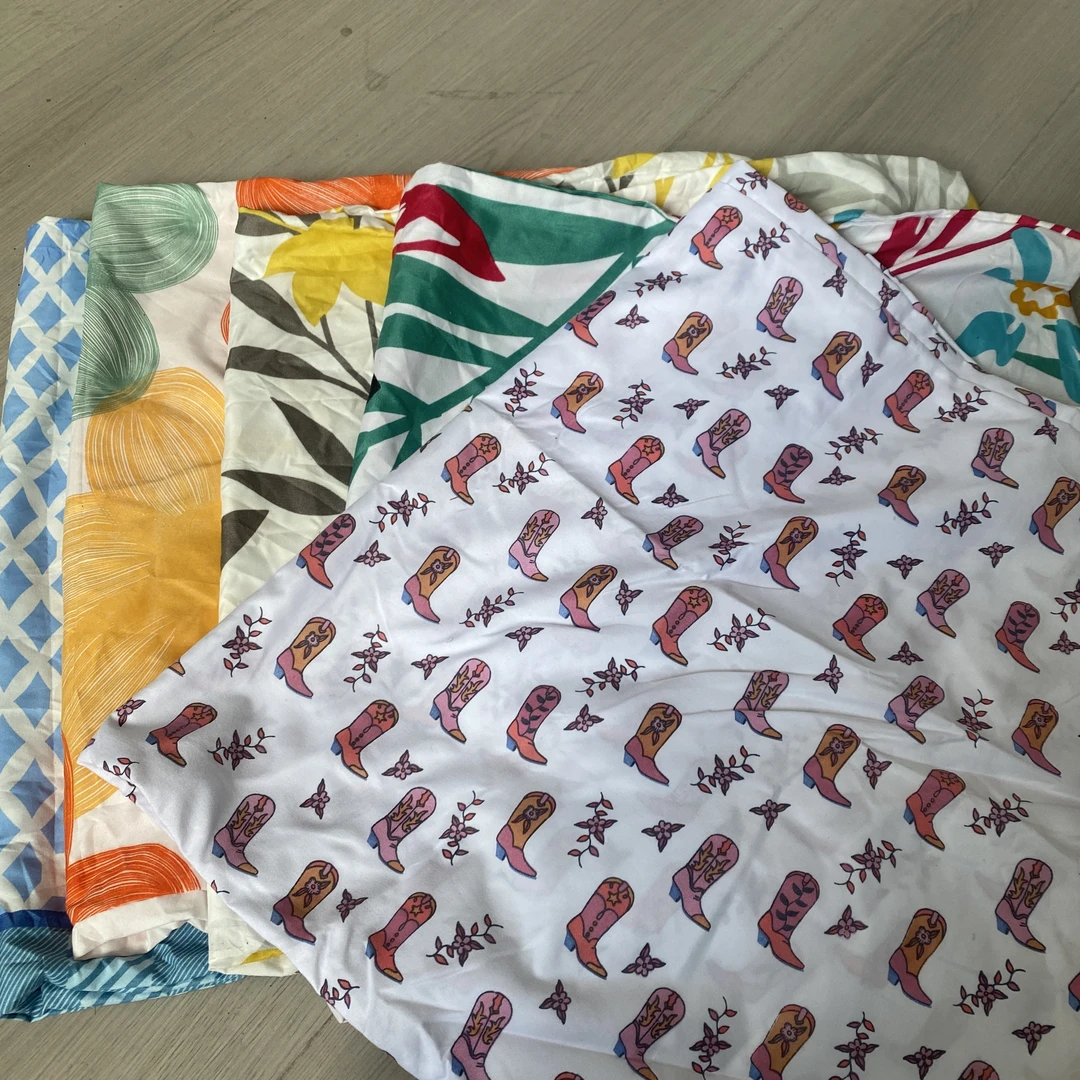 B126  舒适透气枕套（款式随机发）