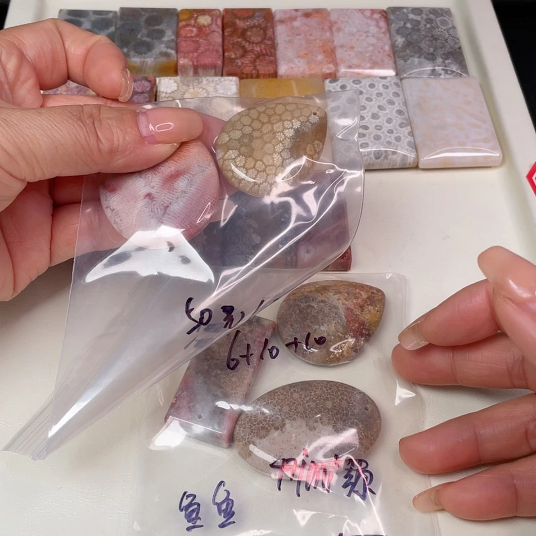 【闪购商品】未镶嵌吊坠(赠链)硅化玉鱼*