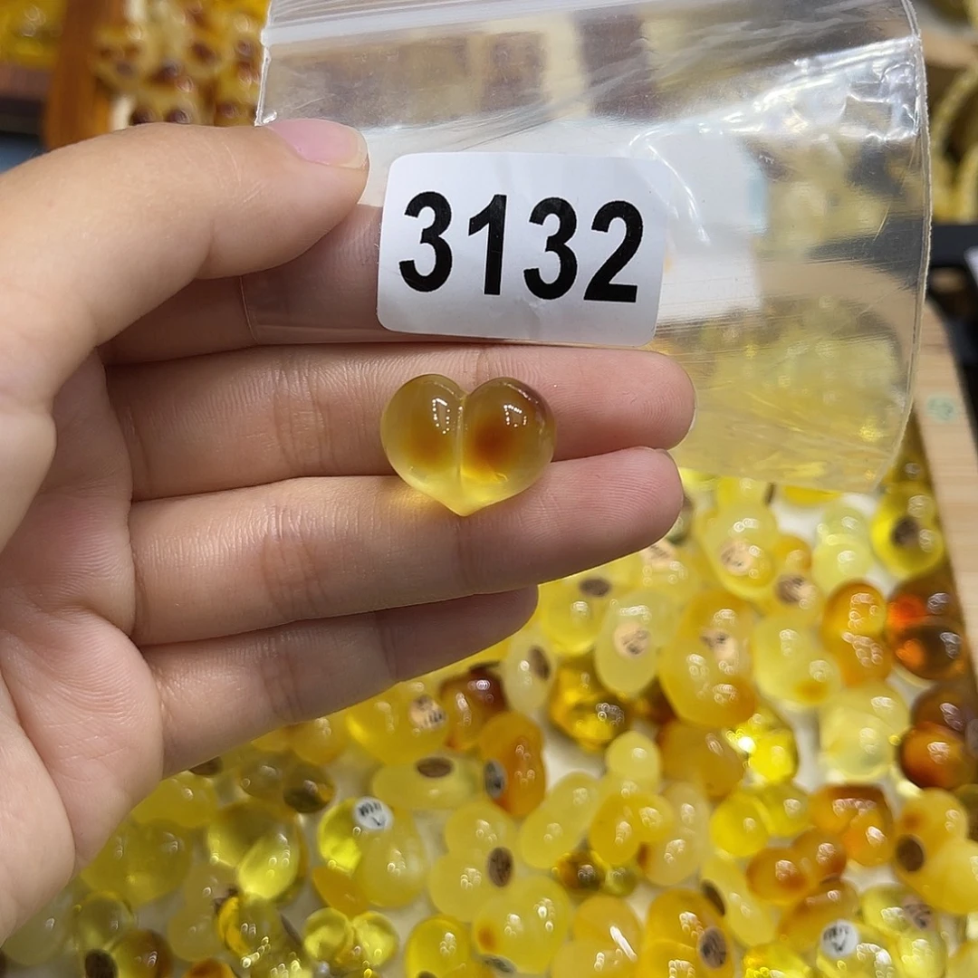 王****琥珀未镶嵌珠宝奇石